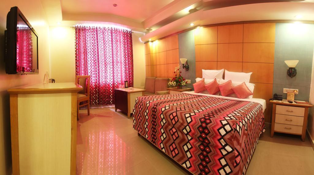 Hotel Grand International Rāipur Екстериор снимка
