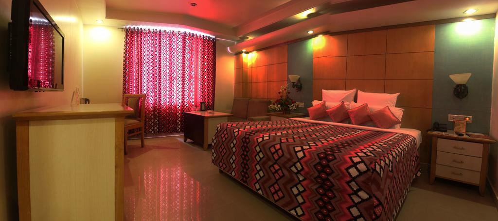 Hotel Grand International Rāipur Екстериор снимка
