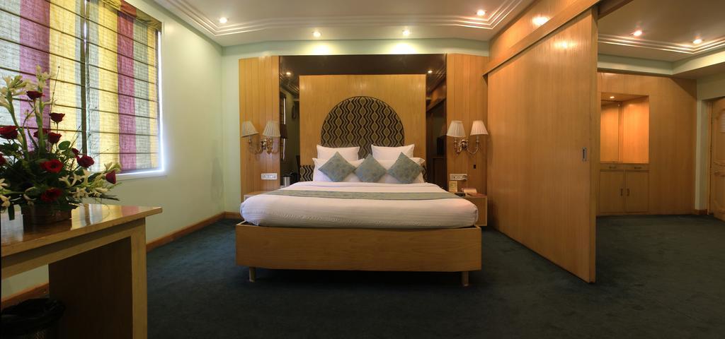 Hotel Grand International Rāipur Екстериор снимка