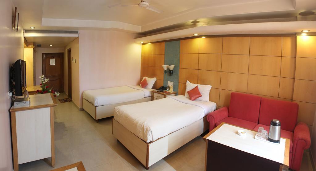 Hotel Grand International Rāipur Екстериор снимка