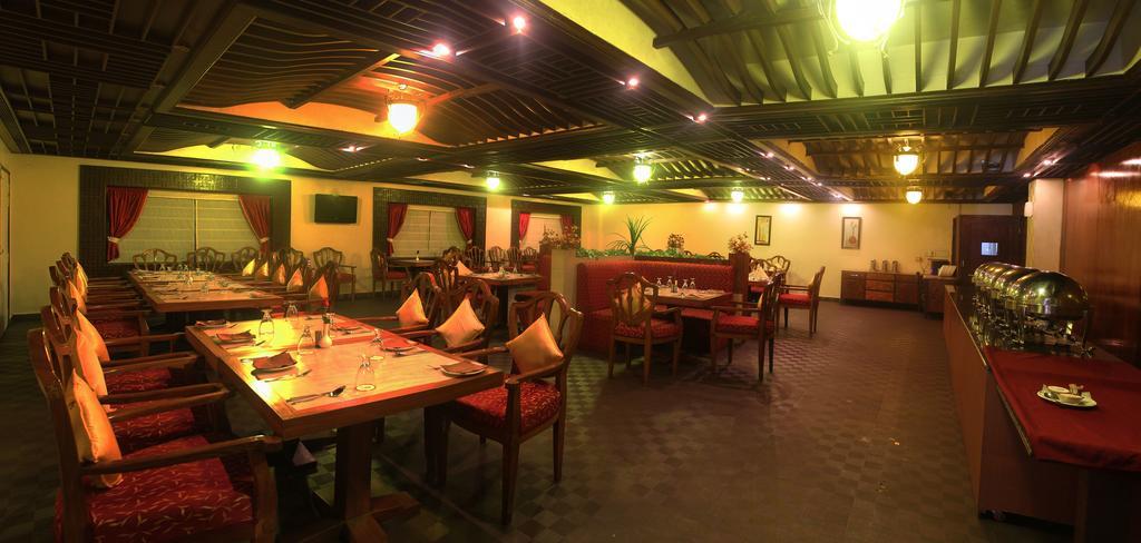 Hotel Grand International Rāipur Екстериор снимка