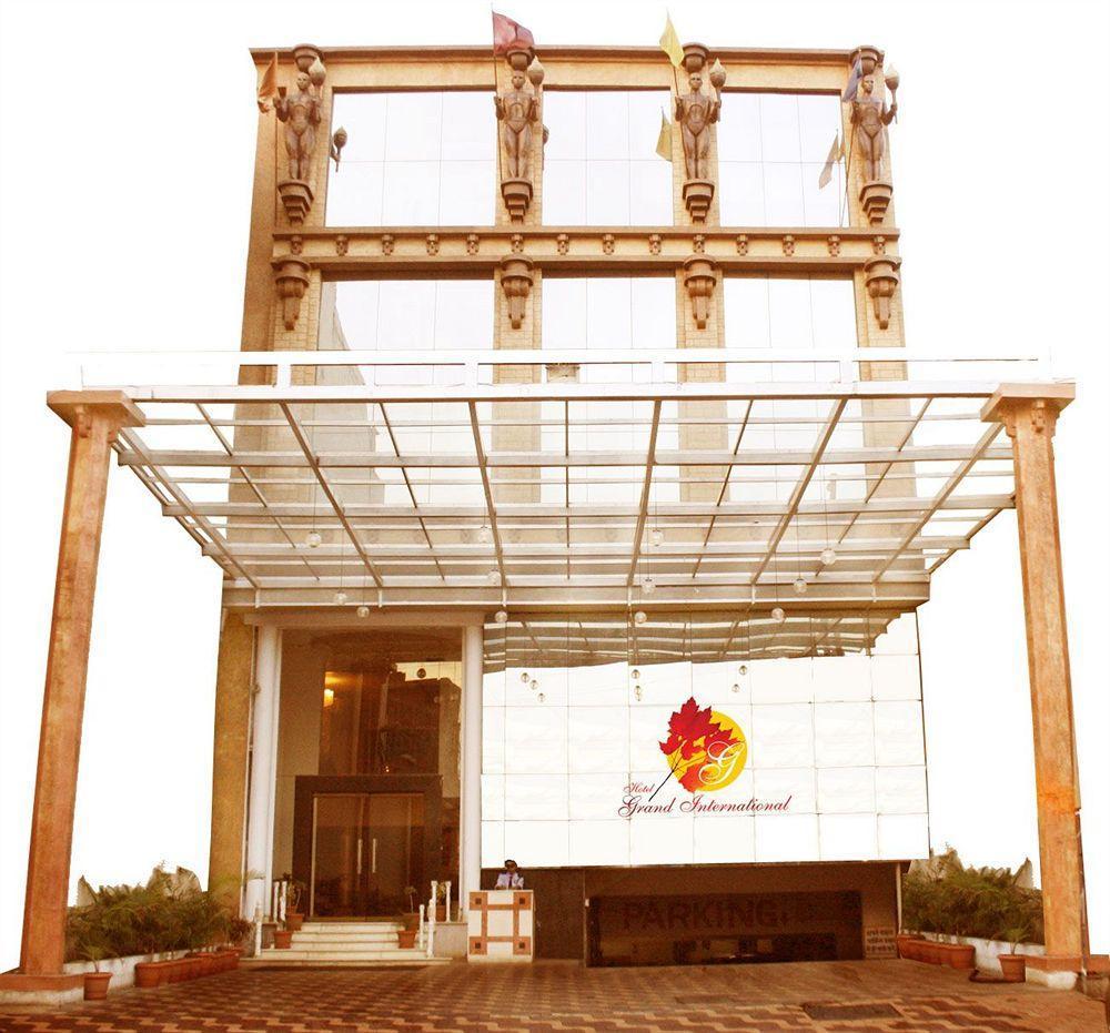 Hotel Grand International Rāipur Екстериор снимка
