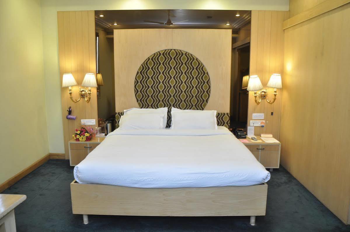 Hotel Grand International Rāipur Екстериор снимка
