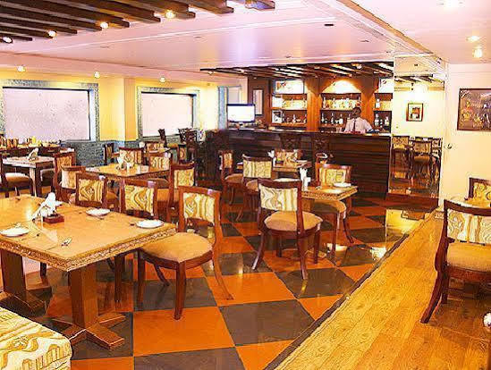 Hotel Grand International Rāipur Екстериор снимка