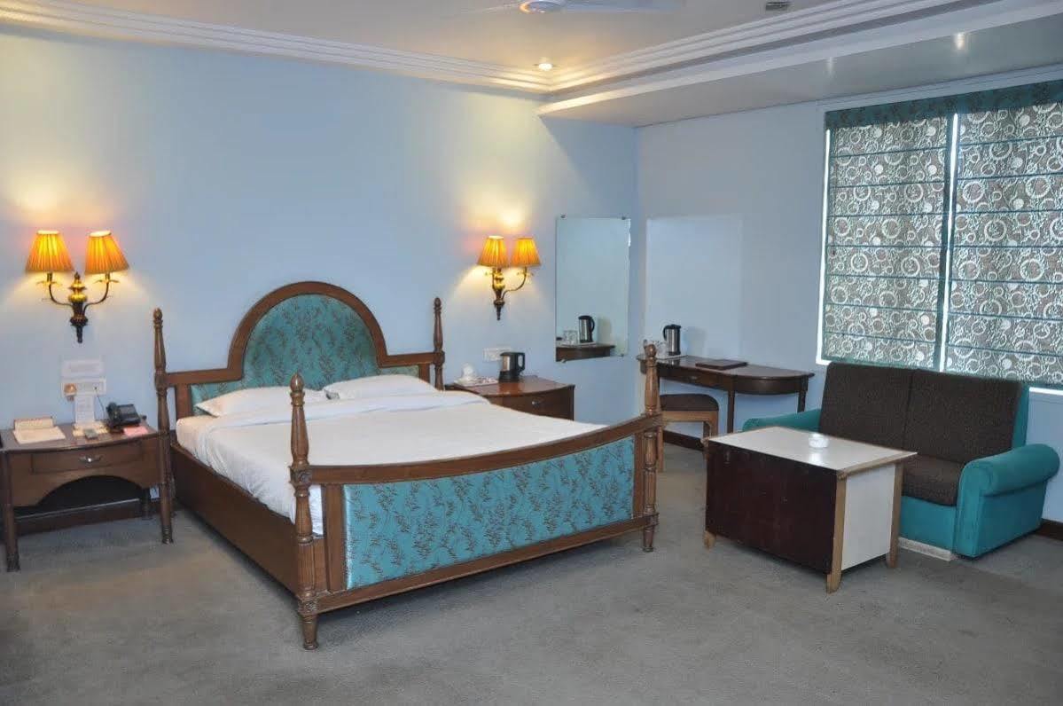 Hotel Grand International Rāipur Екстериор снимка