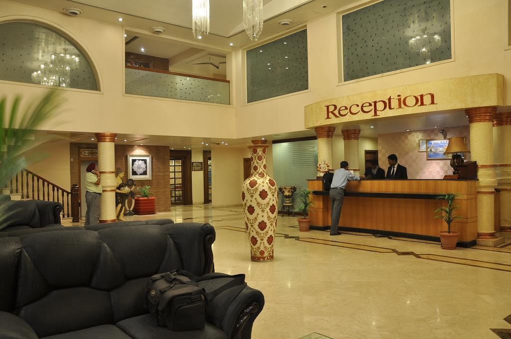 Hotel Grand International Rāipur Екстериор снимка