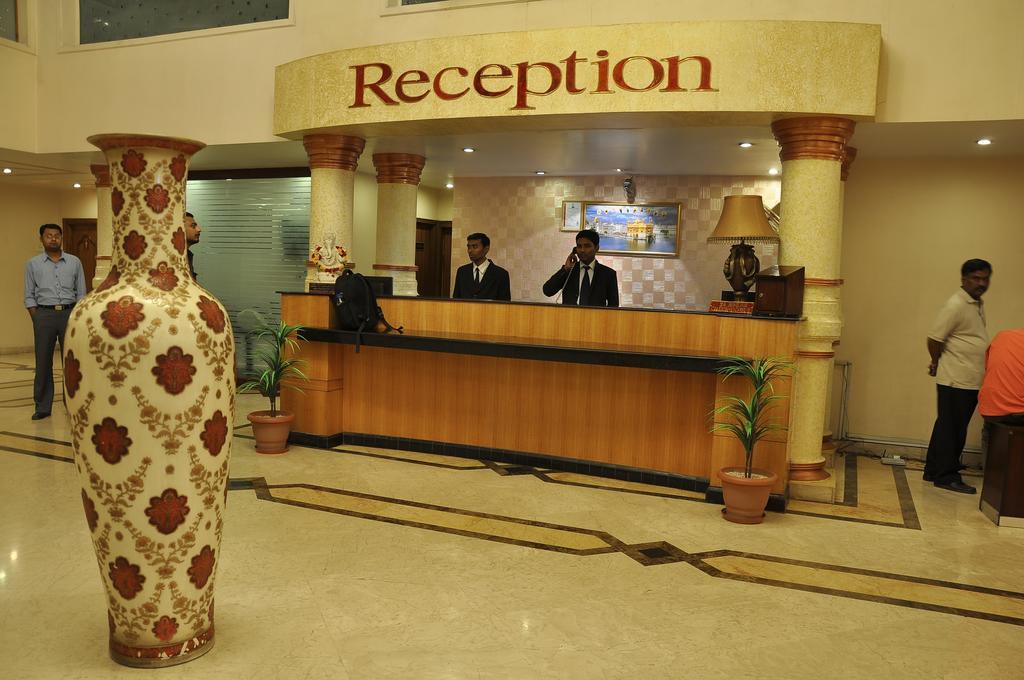 Hotel Grand International Rāipur Екстериор снимка